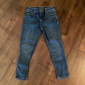NEW! Women’s White House Black Market skinny cropped jeans. Size 2 petite.